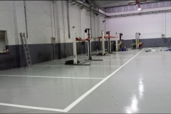 Naves pintura suelo gris perla con rayas blancas