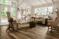Salon blanco sobre madera