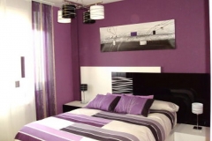 Dormitorio color morado
