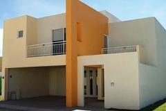 Chalet colores blanco, naranja y marfil