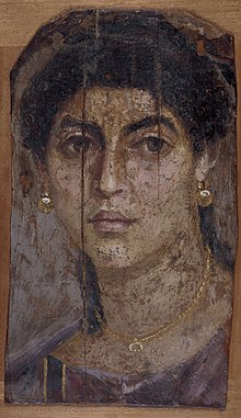 Pintura de la cabeza de una mujer en un mosaico Mosaico con el retrato de la cabeza de una mujer clásica (Arcolinea)